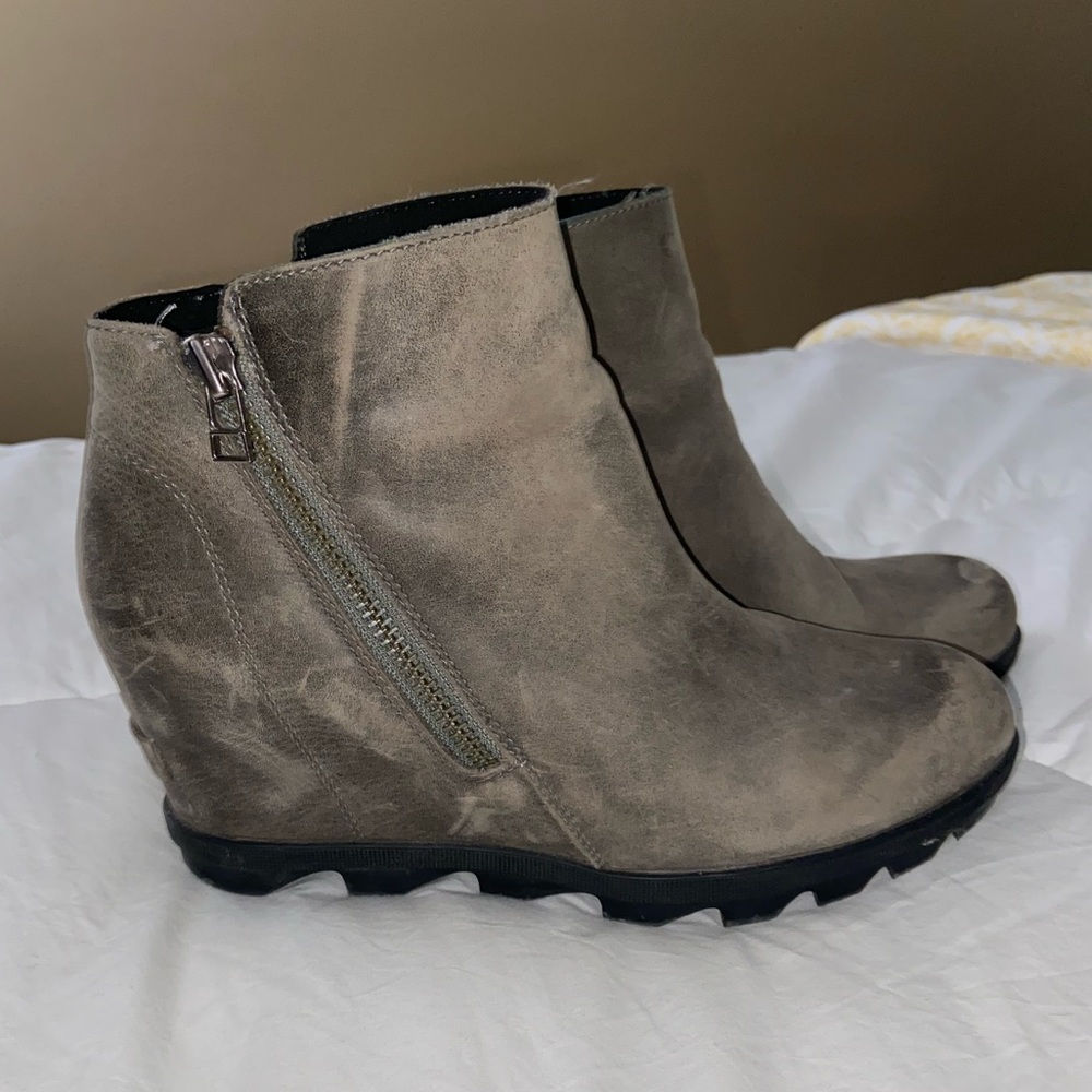 Sorel Joan of arctic zip booties size 10